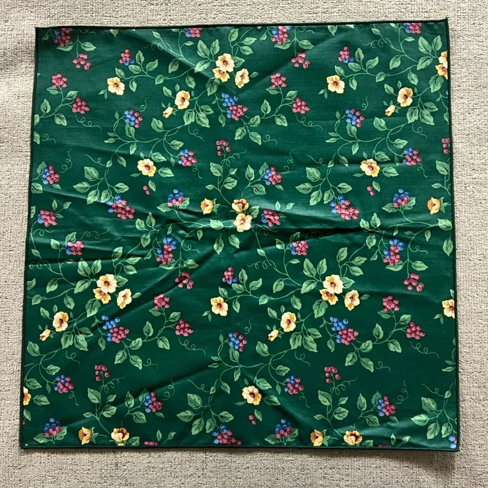 Longaberger Emerald Vine Napkin Set of 2 Green Floral Berry 2363918 17.5 Inch